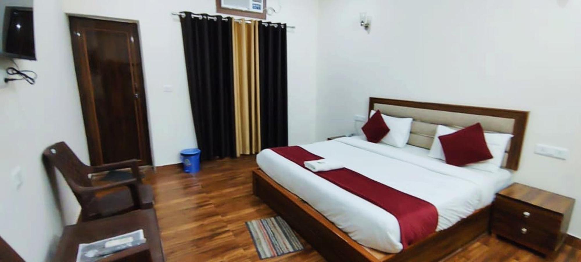 Luxury Rooms In Safdarjung Enclave Near Aiims & Safdarjung Hospital 뉴델리 외부 사진