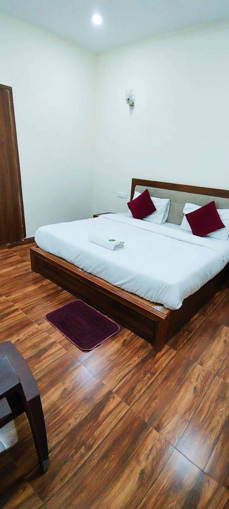 Luxury Rooms In Safdarjung Enclave Near Aiims & Safdarjung Hospital 뉴델리 외부 사진