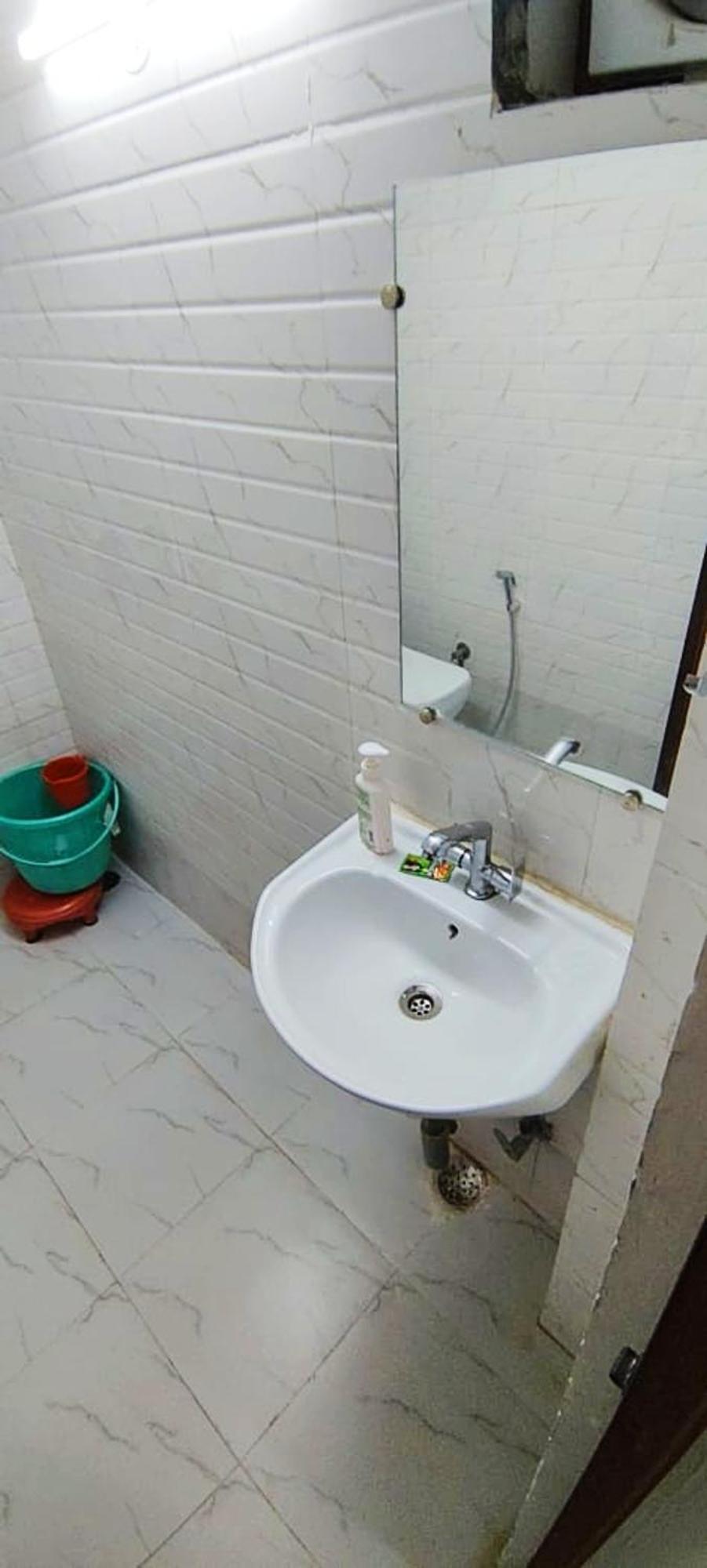 Luxury Rooms In Safdarjung Enclave Near Aiims & Safdarjung Hospital 뉴델리 외부 사진