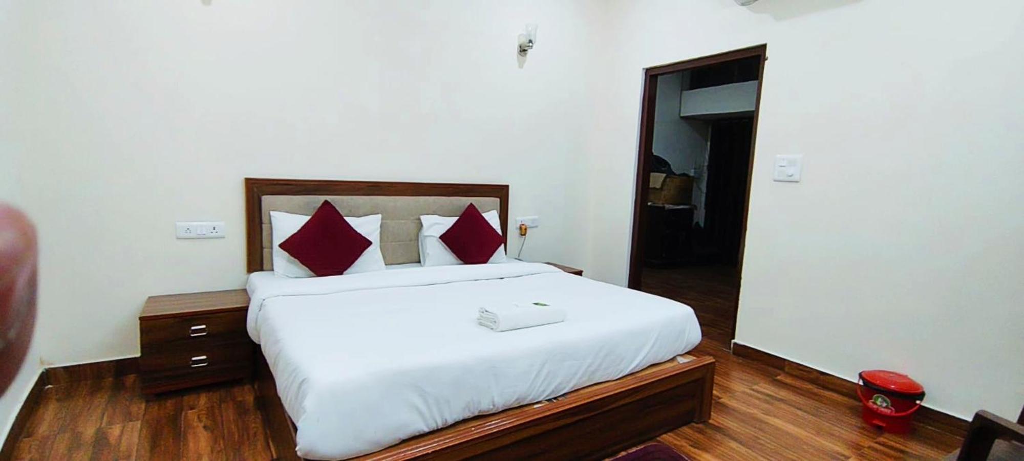 Luxury Rooms In Safdarjung Enclave Near Aiims & Safdarjung Hospital 뉴델리 외부 사진