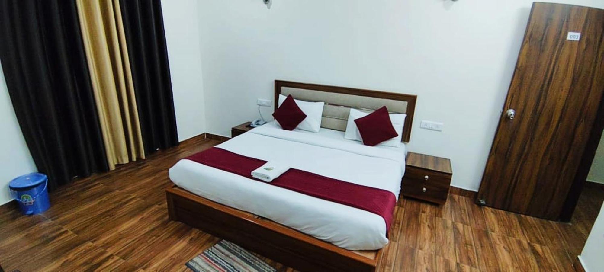 Luxury Rooms In Safdarjung Enclave Near Aiims & Safdarjung Hospital 뉴델리 외부 사진