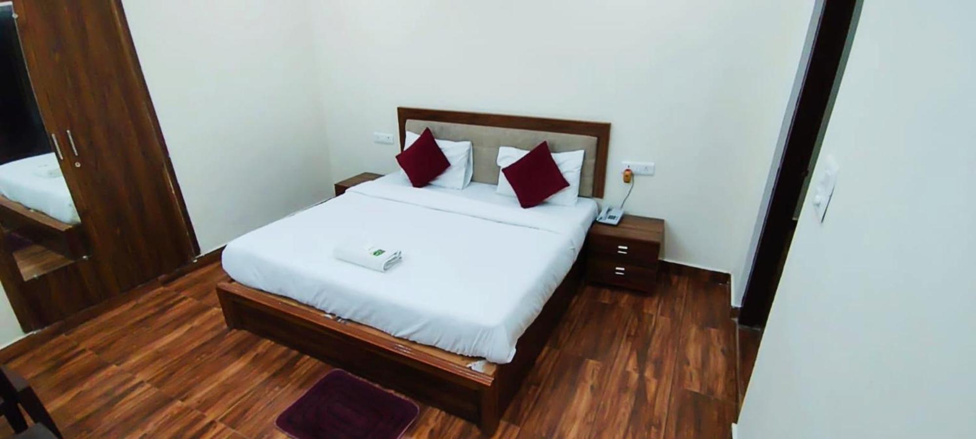 Luxury Rooms In Safdarjung Enclave Near Aiims & Safdarjung Hospital 뉴델리 외부 사진